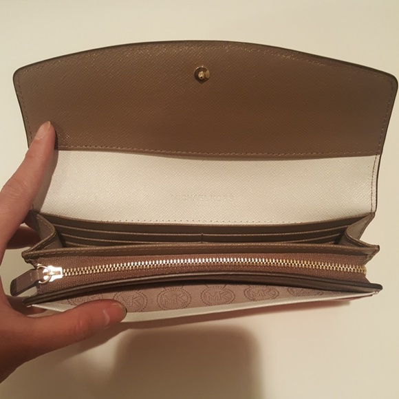 NEW Michael Kors wallet - Picture 4 of 6